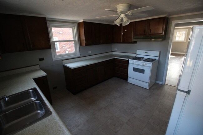 Foto del edificio - 143 E Wellington Ave