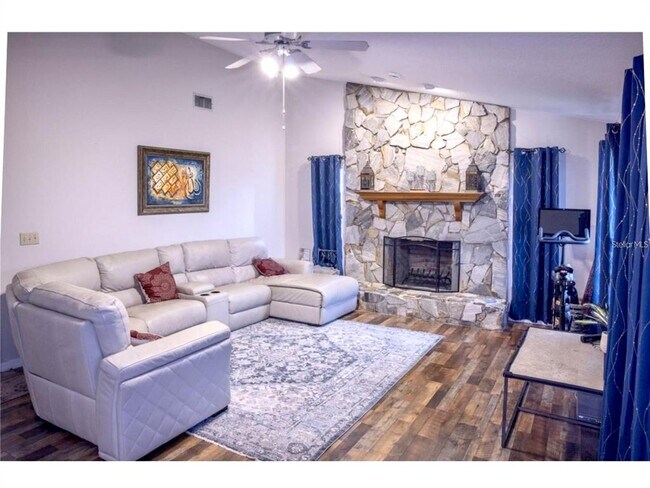 Foto del edificio - 3101 Lake Lowery Rd