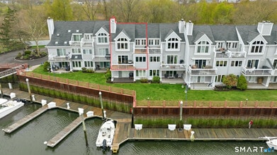 Building Photo - 216 Breakers Ln