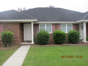 Building Photo - 105 Magnolia Ct