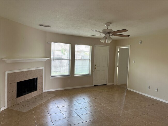 Foto del edificio - 5400 Tallowpine Terrace