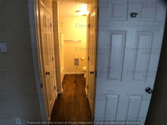 Foto del edificio - 1 Bedroom Apartment 2nd floor unit