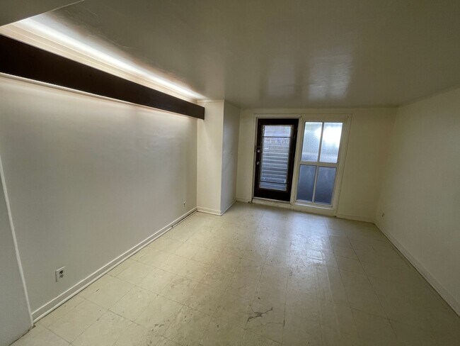 Building Photo - Ohana Kewalo basement Studio for rent
