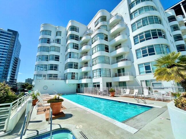 Foto del edificio - Panoramic City View 2Br/2BA Waterfront SF ...