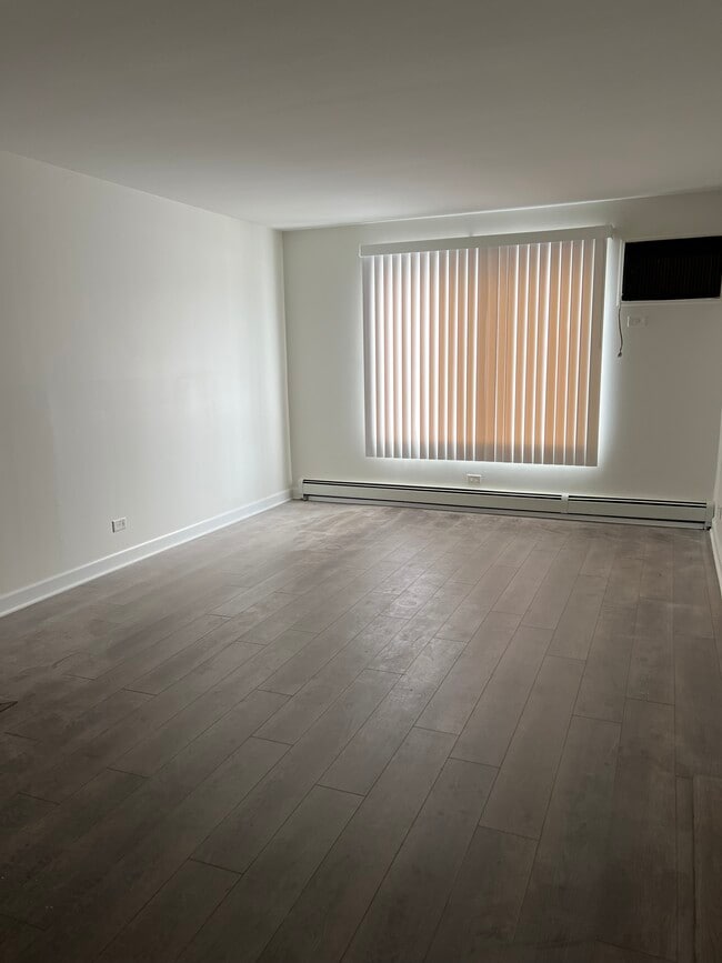 Building Photo - 435 Echo Ln