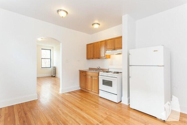 Foto del edificio - 0 bedroom in Chicago IL 60647