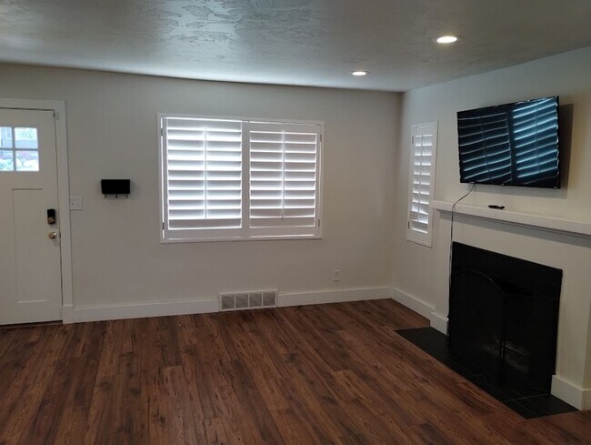 Foto del edificio - 2196 Broadmoor St S
