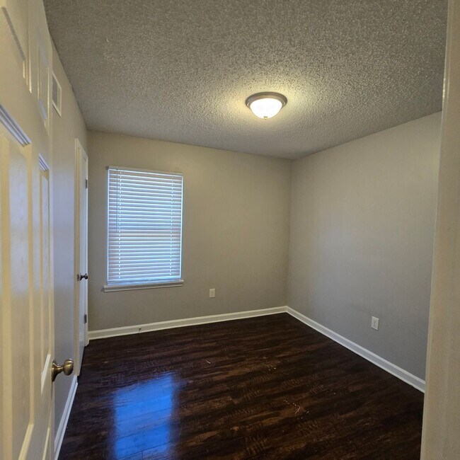 Foto del edificio - 6784 Rockingham Rd