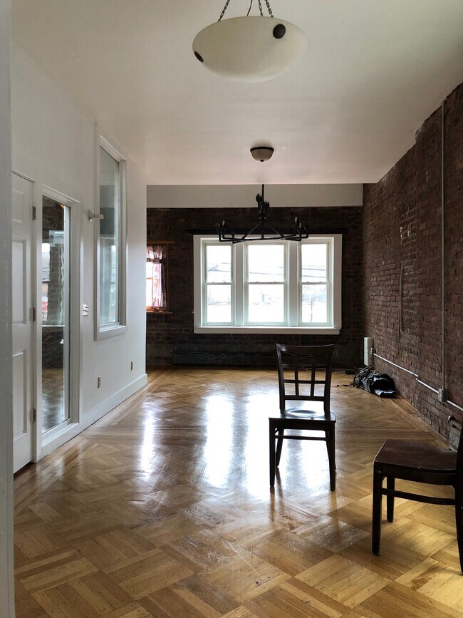 Building Photo - 1252 E 38th St