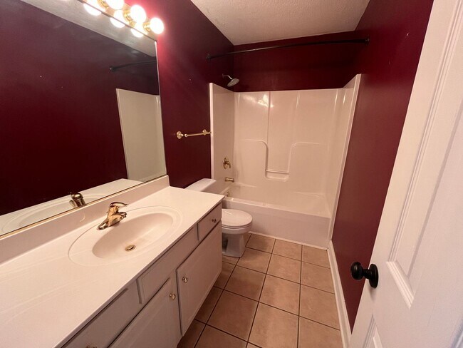 Foto del edificio - *LEASE PENDING - CURRENTLY UNAVAILABLE* Ex...