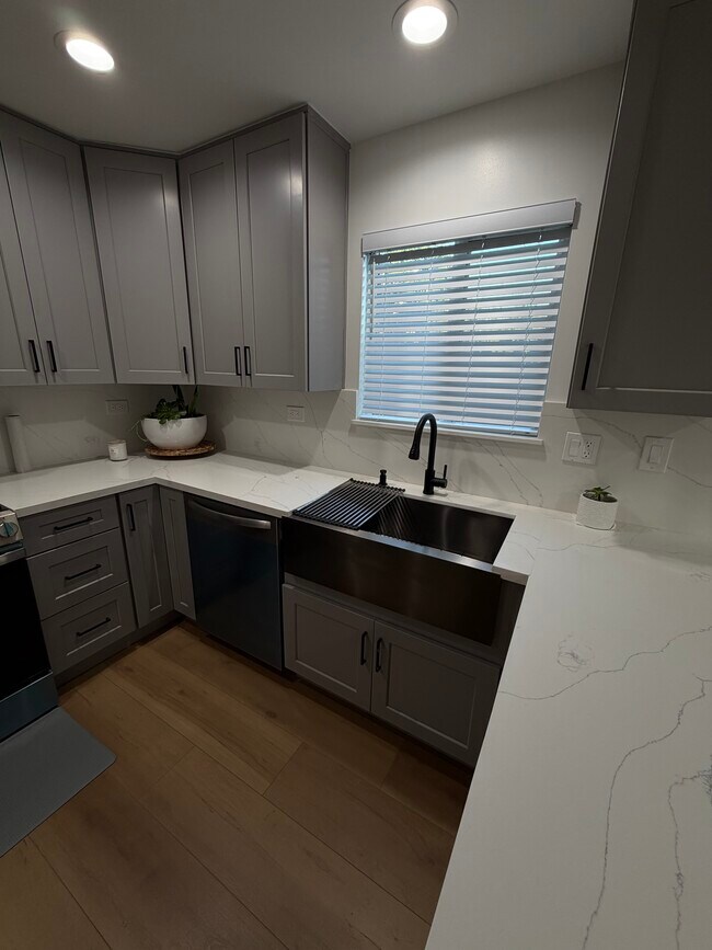 Foto del edificio - 8412 Buhman Ave