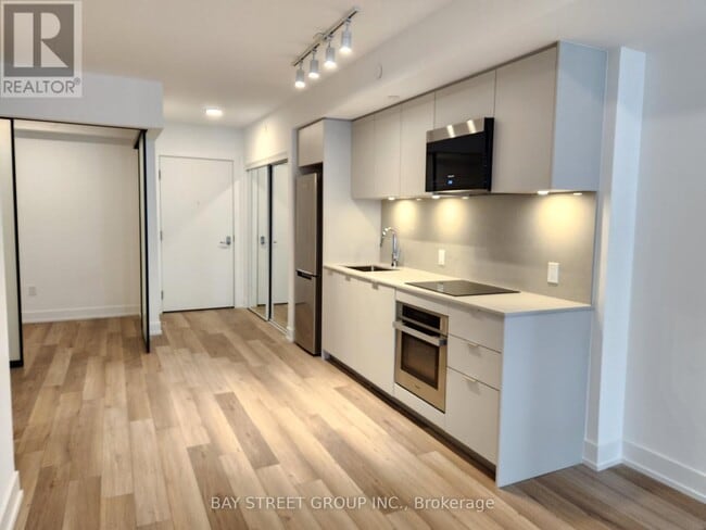 Photo du bâtiment - 8-808 Cedarland Dr
