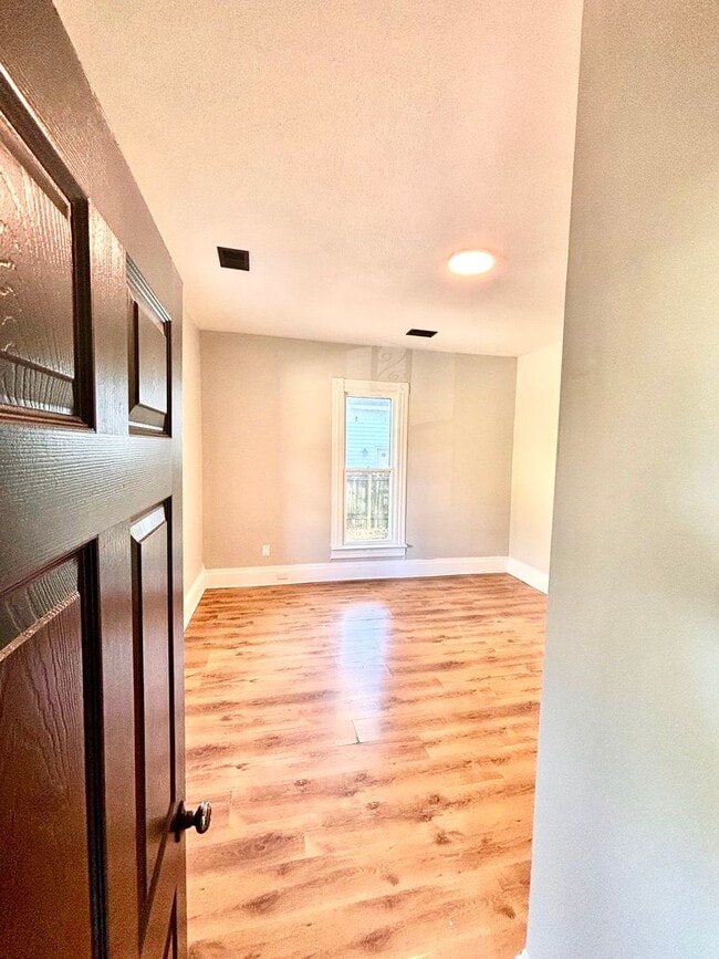 Foto del edificio - 833 W Oak Ave