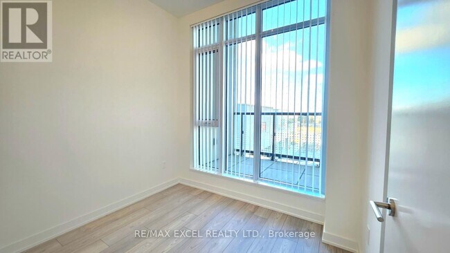 Building Photo - 5858 Yonge St