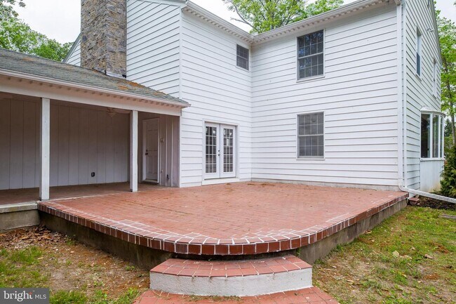 Building Photo - 213 Knoll Dr