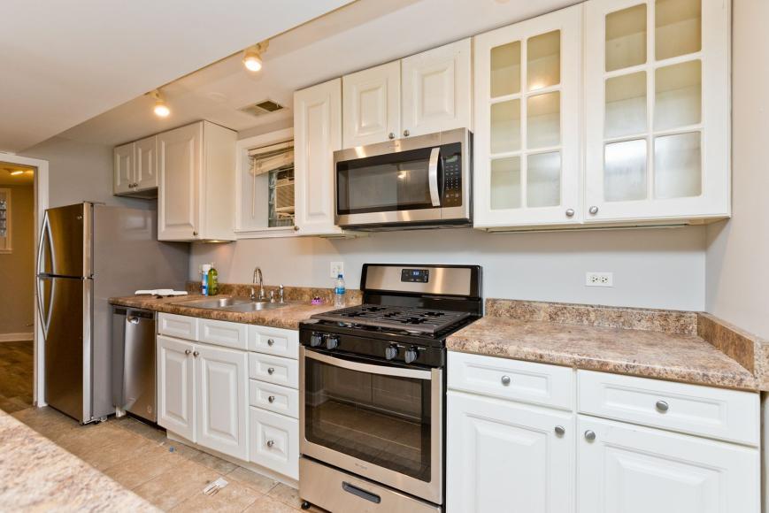 Foto principal - 2 bedroom in Chicago IL 60640