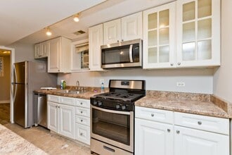 Building Photo - 1427 W Winona St