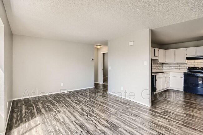 Building Photo - 530 Comanche Village Dr
