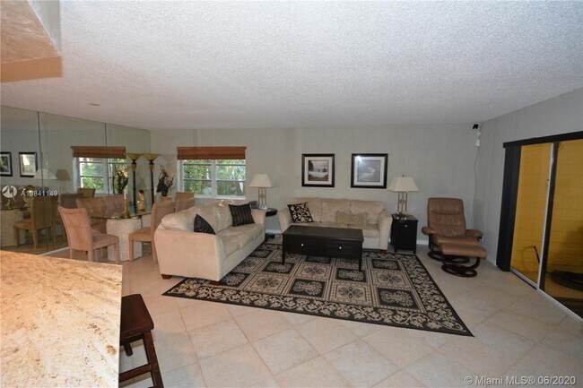Building Photo - 211 Seabreeze Cir
