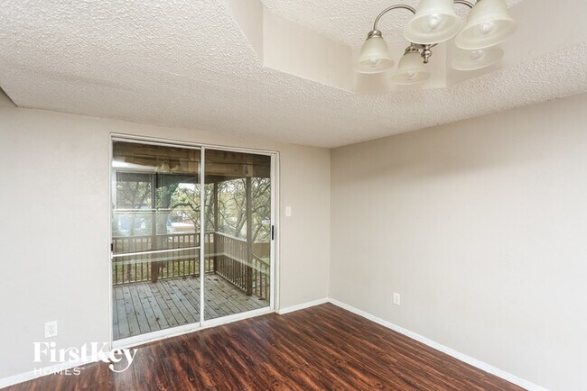 Foto del edificio - 9125 Shawnee Trail