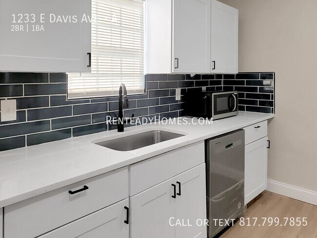 Building Photo - 1233 E Davis Ave