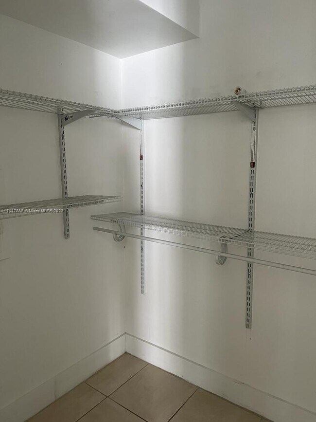 Building Photo - 120 NW 10th Ave