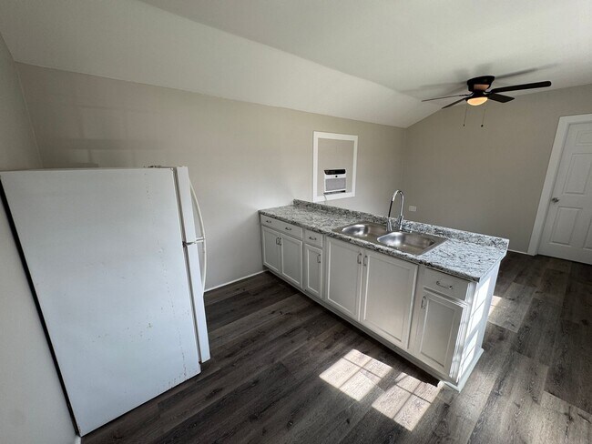 Foto del edificio - Tiny Home in Newark! Small dog allowed