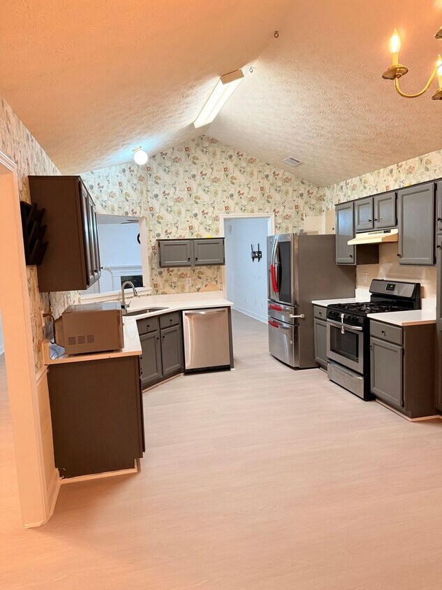 Foto principal - 1360 Avalon Dr