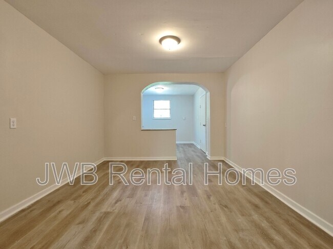 Foto del edificio - 5239 Potomac Ave