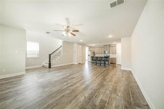 Building Photo - 1024 Foxglove Dr
