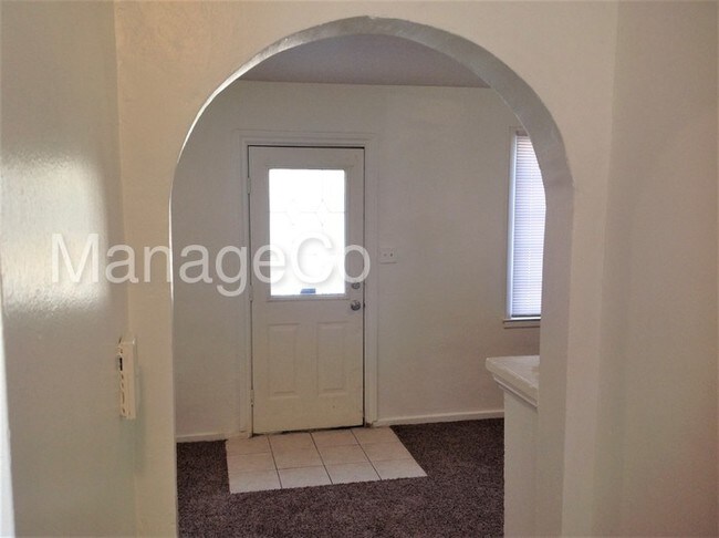 Building Photo - 946 S 400 W
