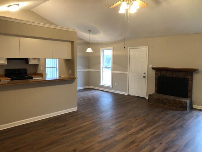 Foto del edificio - 3615 Lakehurst Dr