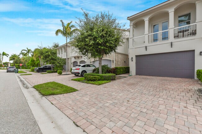 Building Photo - 100 NW 69th Cir