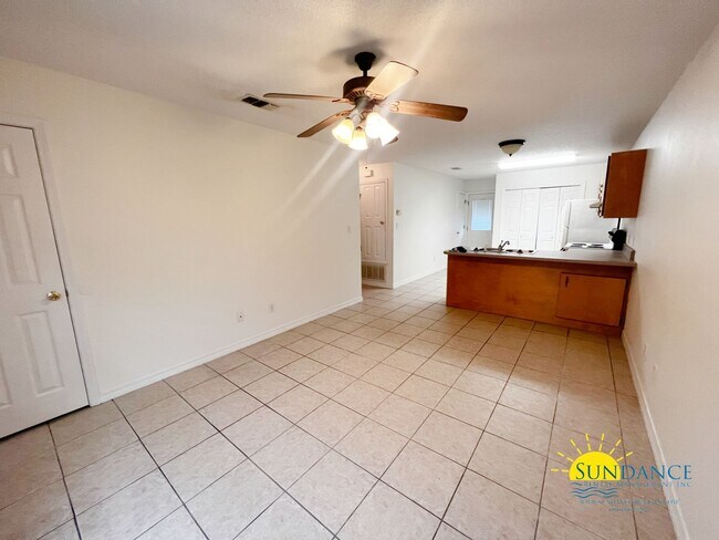 Foto del edificio - Gated Community, 2 Bedroom unit in Crestview!