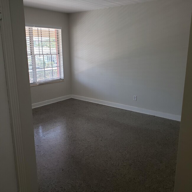 Building Photo - 3637 S Olive Ave