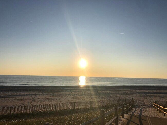 Foto del edificio - 3174 Ocean Rd