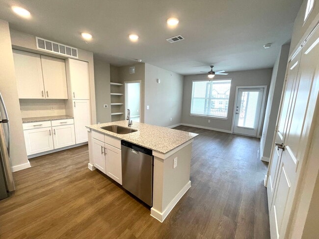 Foto del edificio - 3845 W Frontier Pkwy