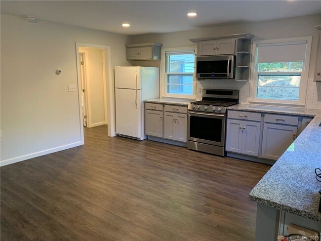 Foto del edificio - 114 Ned's Mountain Rd