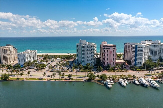 Foto del edificio - 5255 Collins Ave