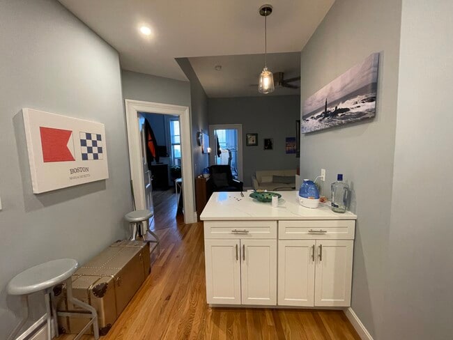 Building Photo - 456 Beacon St