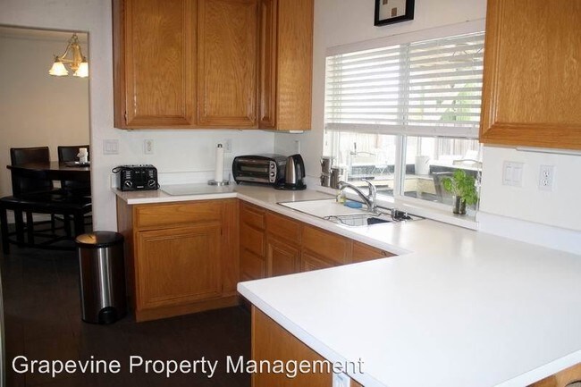 Building Photo - 26658 Silver Oaks Dr