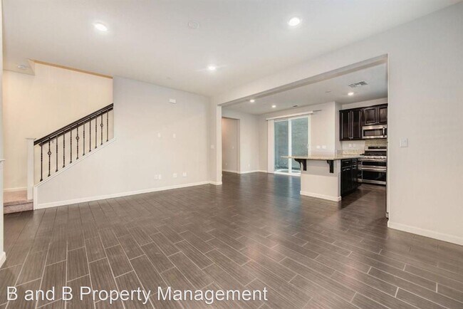 Foto del edificio - 4 br, 3 bath House - 1041 Dennington Place