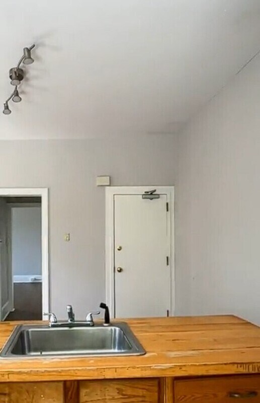 Foto del edificio - 516 W Queen Ln