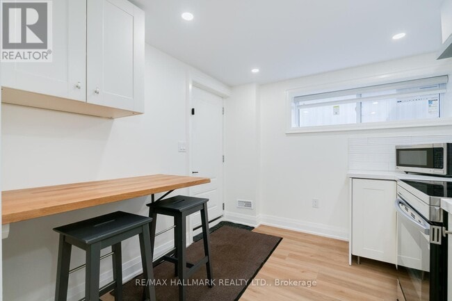 Building Photo - 69 Searle Ave