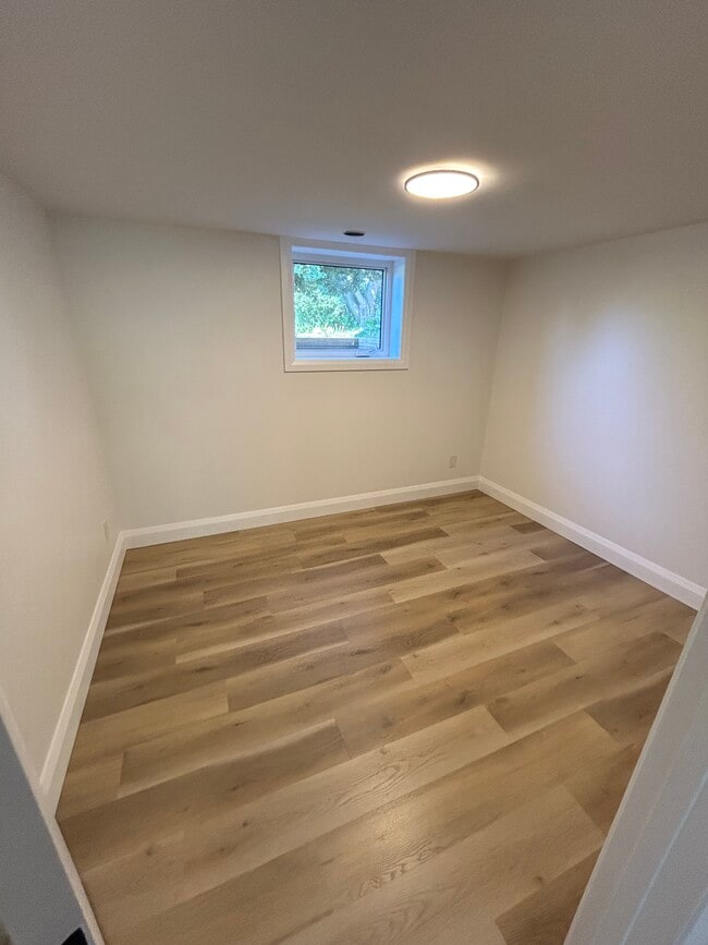 Building Photo - 1100 Richard Av