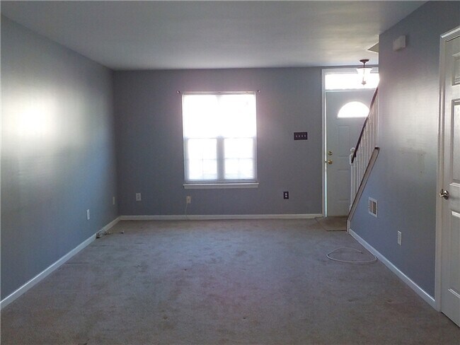 Foto del edificio - 123 Creekside Ct