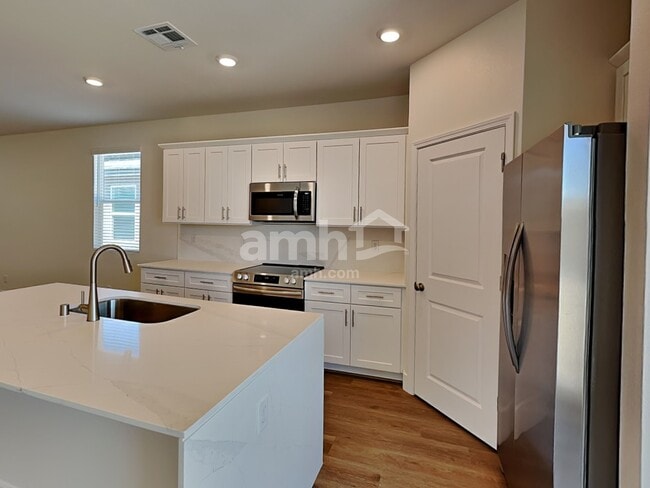 Foto del edificio - 842 English Primrose St