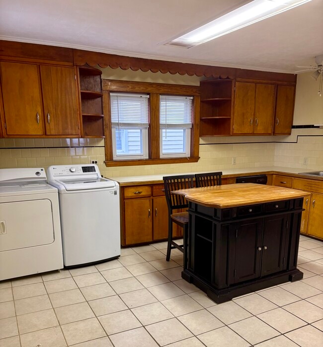 Foto del edificio - 32 Harley Ave