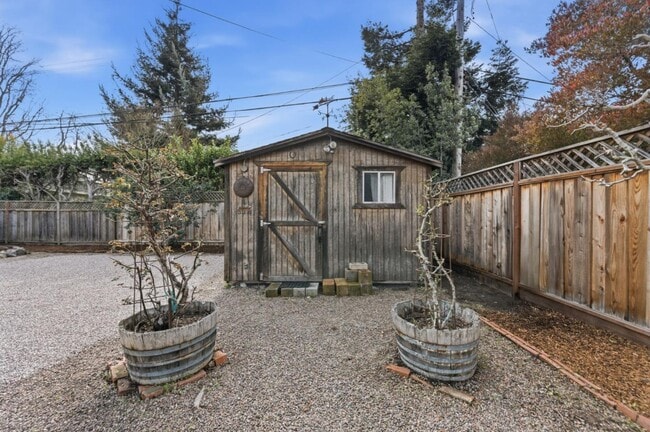 Foto del edificio - 8 Patricia Pl