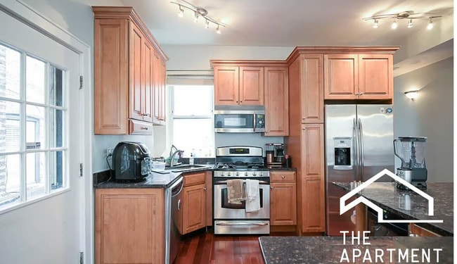 Building Photo - 665 W Cornelia Ave